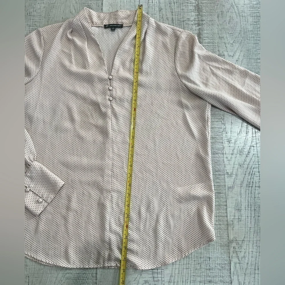 Adrianna Papell Blush Pink w/ Black pattern Long Sleeve V-neck Blouse Size Med.